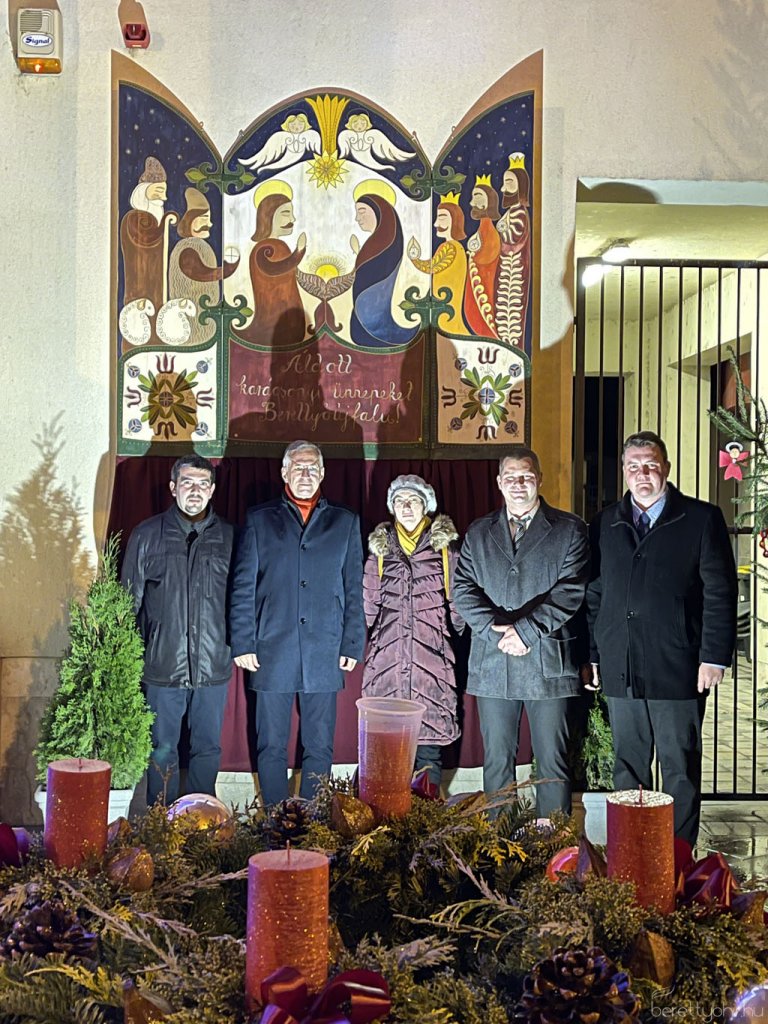 Betlehemi szárnyas oltárt nyitottunk 37